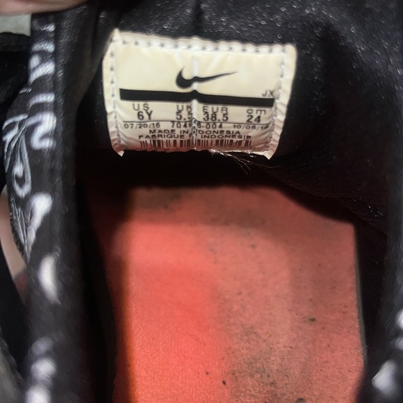 Nike Huarache Run Black/White Heart Print Big Kids Size 6Y - Picture 6 of 8